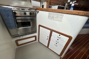 1995 Catalina 320 thumbnail 30