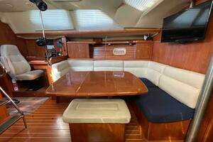2010 Hunter 45 Center Cockpit thumbnail 2