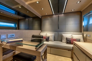 2018 Dominator Yachts Dominator Ilumen thumbnail 25