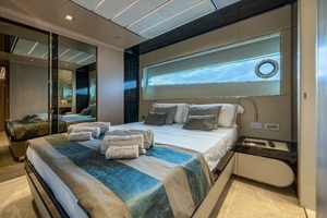 2018 Dominator Yachts Dominator Ilumen thumbnail 16