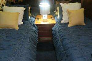 1986 Hatteras 58 Motor Yacht thumbnail 34