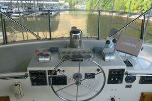 1986 Hatteras 58 Motor Yacht thumbnail 16