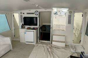 1998 Viking Motor Yacht thumbnail 10