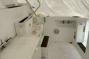 1998 Viking Motor Yacht thumbnail 13