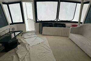 1998 Viking Motor Yacht thumbnail 11