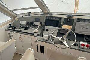 1998 Viking Motor Yacht thumbnail 7
