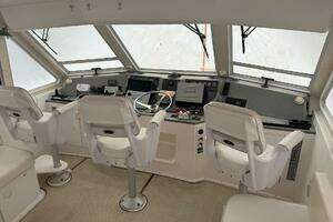 1998 Viking Motor Yacht thumbnail 6