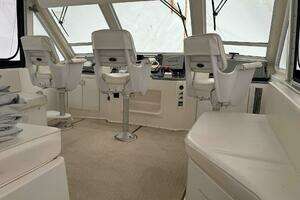 1998 Viking Motor Yacht thumbnail 8