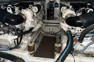 1998 Viking Motor Yacht thumbnail 31