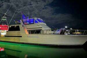 1998 Viking Motor Yacht thumbnail 4