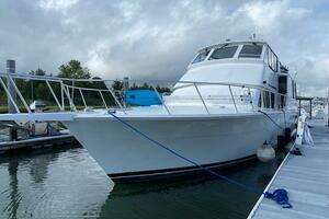 1998 Viking Motor Yacht thumbnail 3