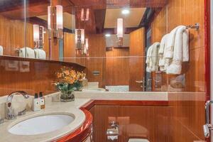 ROBIN S NEST 102ft Ocean Alexander Yacht For Sale