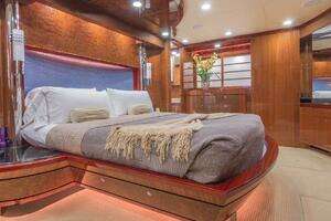 2008 Ocean Alexander 100 Skylounge Megayacht thumbnail 11