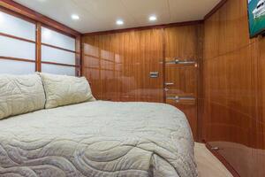 ROBIN S NEST 102ft Ocean Alexander Yacht For Sale