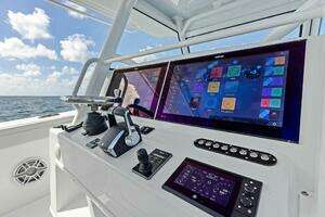 2024 Yellowfin 42 Offshore thumbnail 12