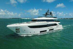 2023 Custom Line 33 Navetta thumbnail 2
