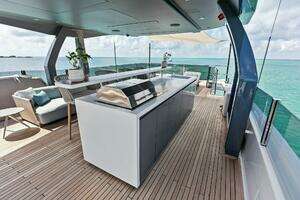 2023 Custom Line 33 Navetta thumbnail 7