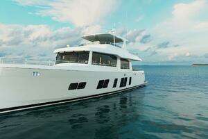 2026 Offshore Yachts thumbnail 3