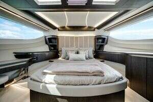 2024 Galeon 560 FLY thumbnail 1
