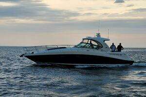 2004 Sea Ray 390 Sundancer thumbnail 3