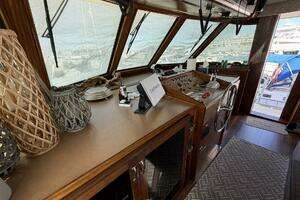 1987 Hatteras Motor Yacht thumbnail 39