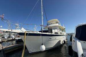 1987 Hatteras Motor Yacht thumbnail 7