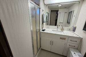 1987 Hatteras Motor Yacht thumbnail 56