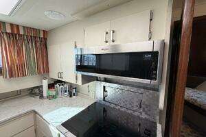 1987 Hatteras Motor Yacht thumbnail 46