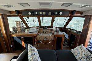 1987 Hatteras Motor Yacht thumbnail 37