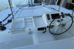 2012 Lagoon 450 F thumbnail 7