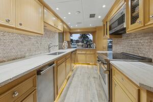 SAVOIR FAIRE 120ft Broward Yacht For Sale