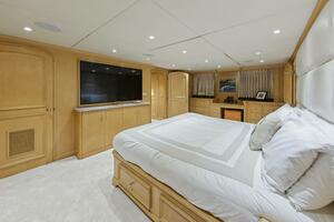 SAVOIR FAIRE 120ft Broward Yacht For Sale