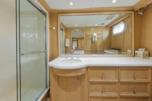 SAVOIR FAIRE 120ft Broward Yacht For Sale