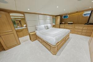 SAVOIR FAIRE 120ft Broward Yacht For Sale