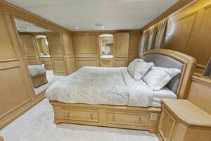 SAVOIR FAIRE 120ft Broward Yacht For Sale