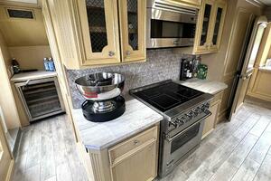 SAVOIR FAIRE 120ft Broward Yacht For Sale