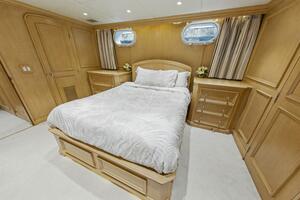 SAVOIR FAIRE 120ft Broward Yacht For Sale