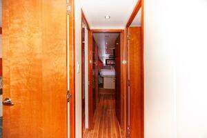 2002 Hatteras 50 Convertible thumbnail 13