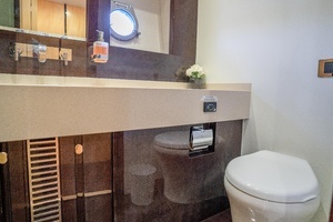 2014 Sunseeker 68' Sport Yacht thumbnail 45