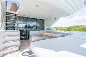 2014 Sunseeker 68' Sport Yacht thumbnail 16
