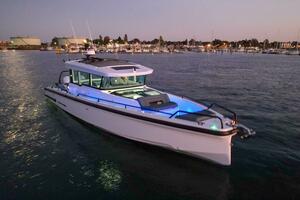 2022 Axopar 37 XC Cross Cabin thumbnail 3