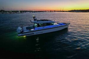 2022 Axopar 37 XC Cross Cabin thumbnail 7