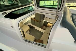 2022 Axopar 37 XC Cross Cabin thumbnail 15
