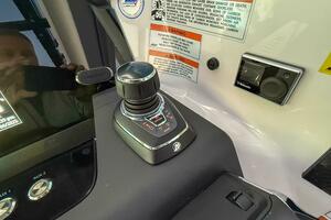 2022 Axopar 37 XC Cross Cabin thumbnail 25