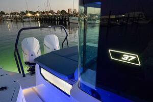 2022 Axopar 37 XC Cross Cabin thumbnail 12