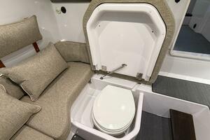 2022 Axopar 37 XC Cross Cabin thumbnail 44