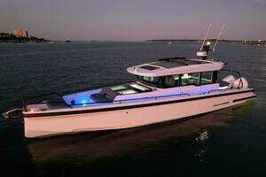 2022 Axopar 37 XC Cross Cabin thumbnail 2