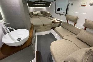 2022 Axopar 37 XC Cross Cabin thumbnail 40