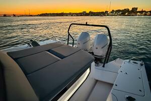 2022 Axopar 37 XC Cross Cabin thumbnail 11