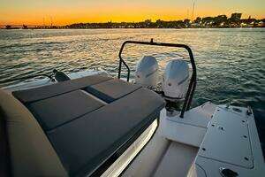 2022 Axopar 37 XC Cross Cabin thumbnail 11